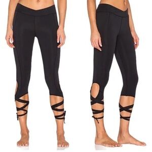 FREE PEOPLE MOVEMENT Turnout Yoga Cut Out Wrap Crop Leggings Size Small